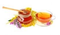 Tea and honey (Bild: © eAlisa - Fotolia.com)