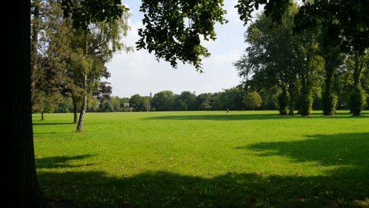 Große Tummel-und Liegewiese