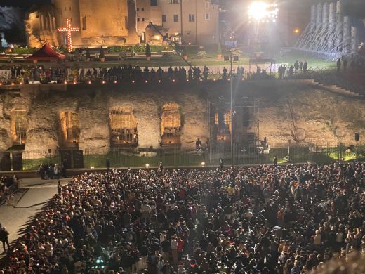 Am Abend des Karfreitags präsidierte Papst Franziskus die Via Crucis im Kolosseum in Rom.